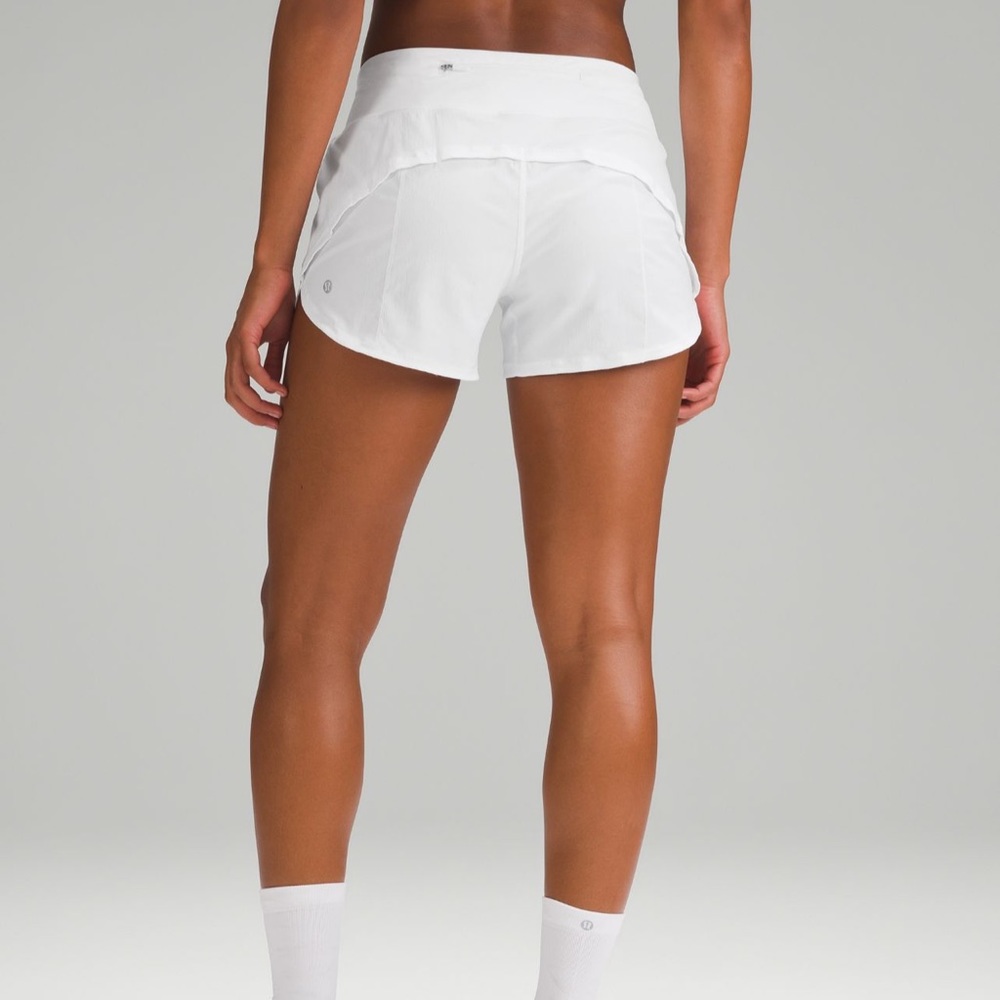 Lululemon Speed Up Mid-Rise Lined Short 4” in White. Size 12